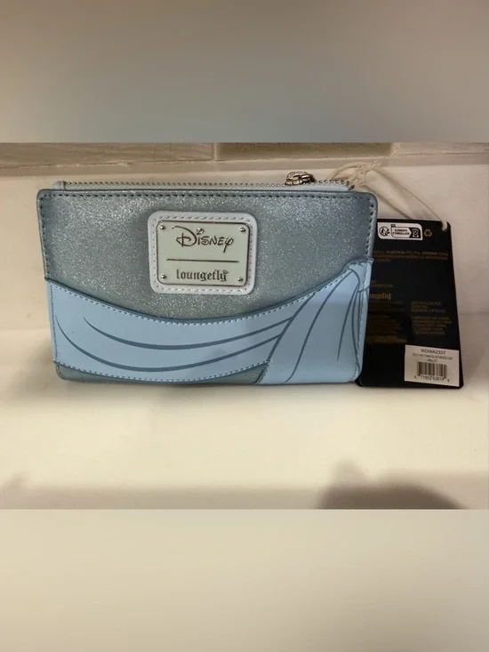 Loungefly Disney Princess and the Frog Tiana Gown Glitter Cosplay Flap Wallet - Picture 5 of 8